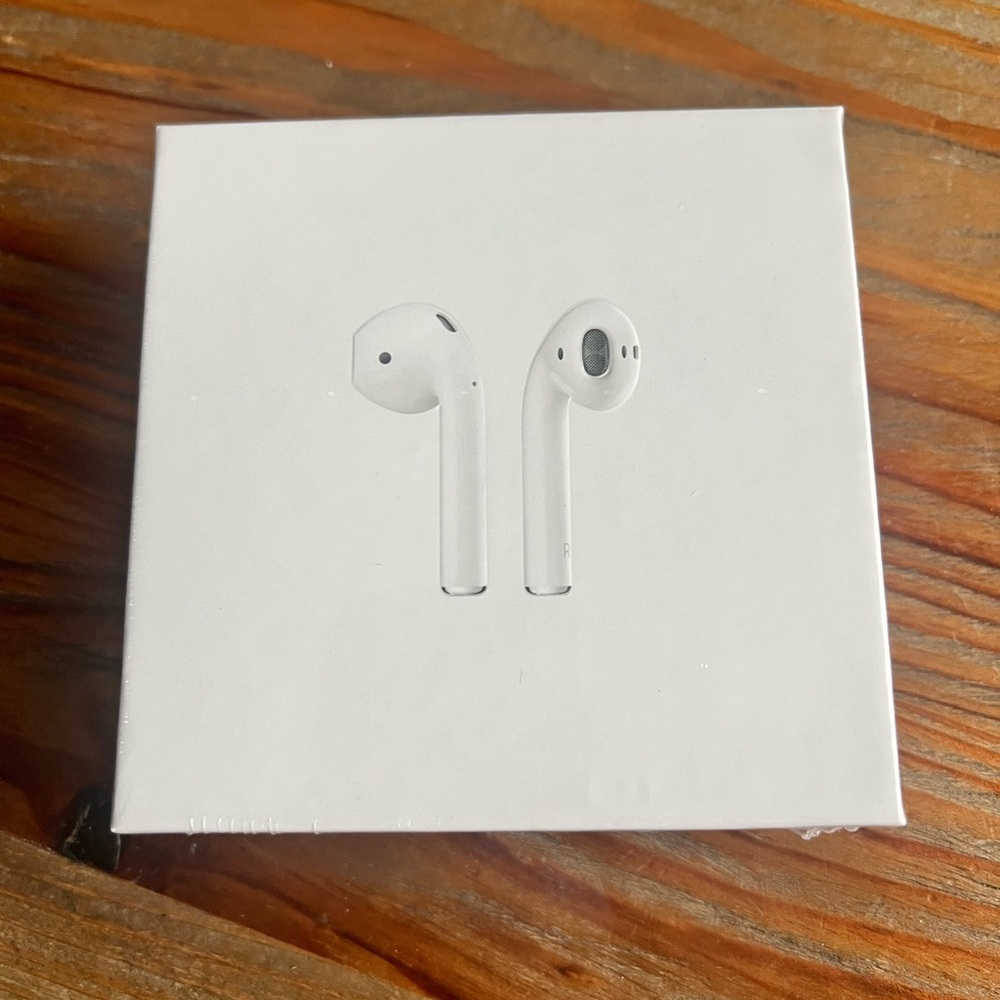 NEW IN BOX - Apple AirPods 2nd Generation with Wireless Charging Case - White